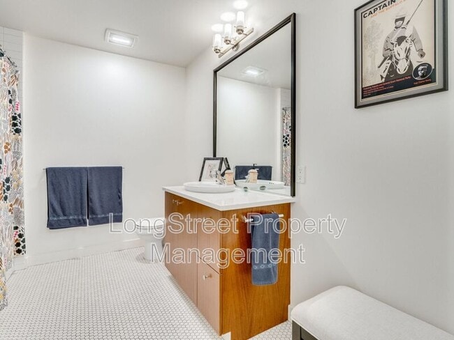 Building Photo - 1926 W Burnside St