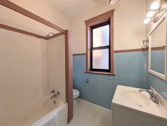 Building Photo - 4943 N Winthrop Ave