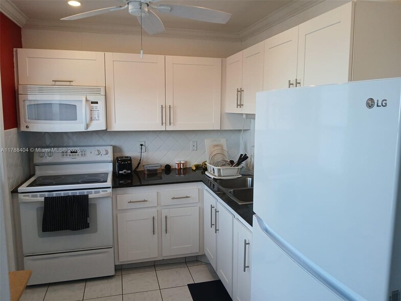 Building Photo - 1425 Atlantic Shores Blvd