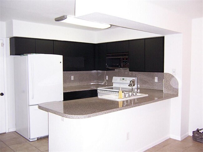 Building Photo - 16800 Sugar Pine Dr