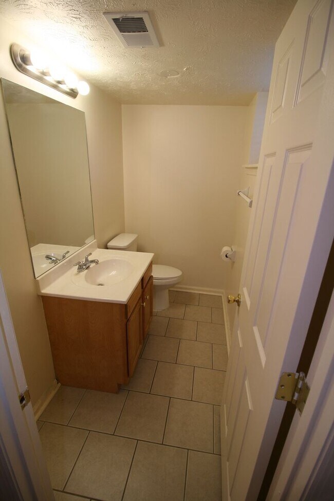 Building Photo - Welcome to East Hills      260218