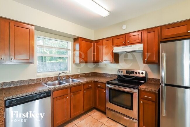 Building Photo - 2107 W Herman St