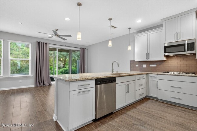 Building Photo - 64 Pindo Palm Dr