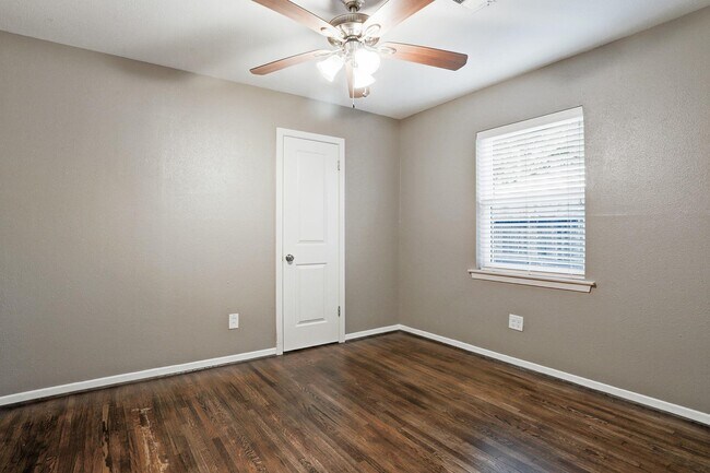 Building Photo - 9522 Emnora Ln