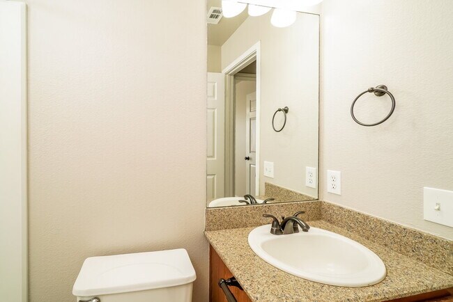 Building Photo - 207 Riders Walk