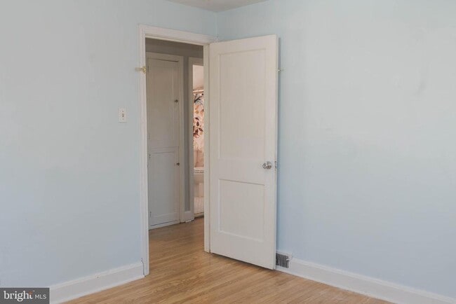 Building Photo - 209 Elm Ave