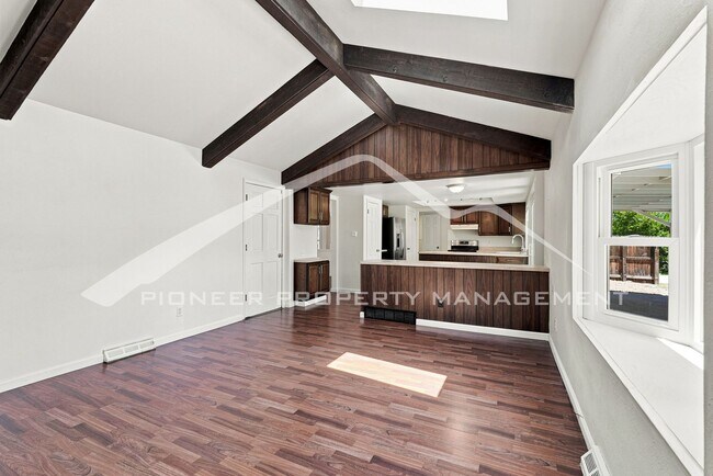 Building Photo - Single Family Home with 2 Car Garage and Central Air!