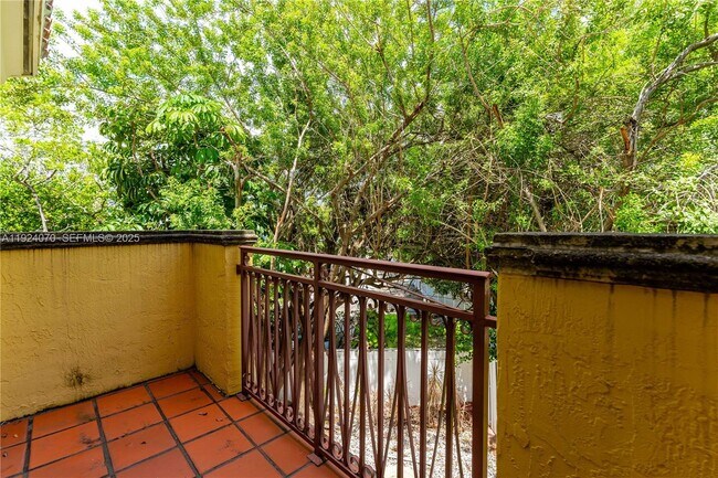 Building Photo - 18460 NE 30th Ave