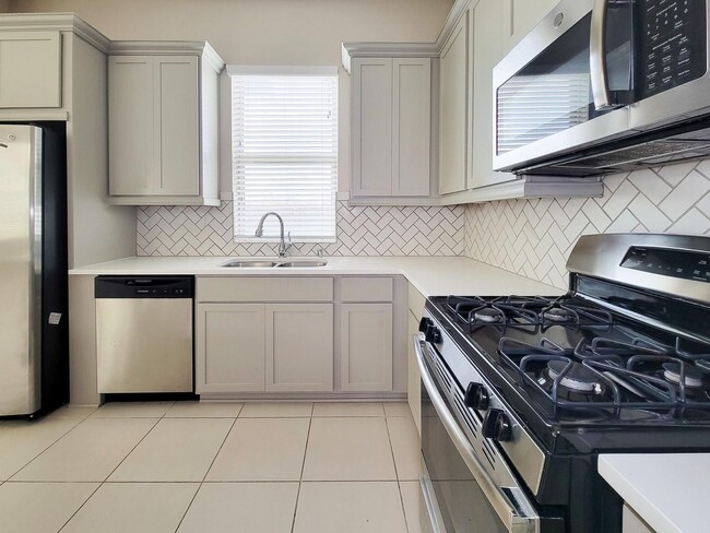 Building Photo - 219 Biltmore Loop