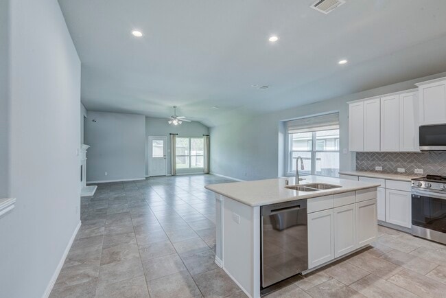 Building Photo - 208 Shoreview Dr