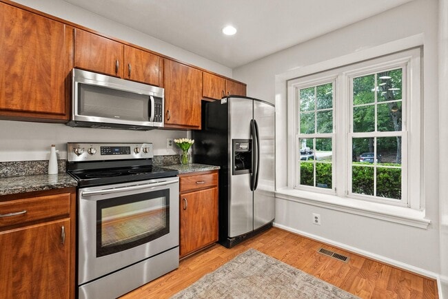 Building Photo - 7918 Pebble Brook Ct