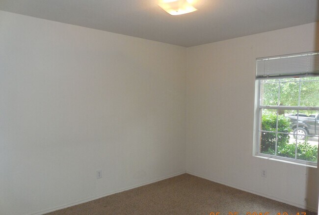 Building Photo - 3 bed, 2 bath home in Crowley