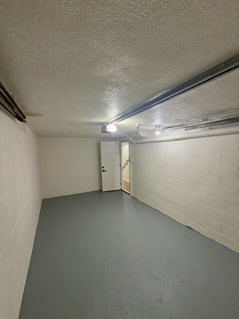 Building Photo - 352 S 25th St