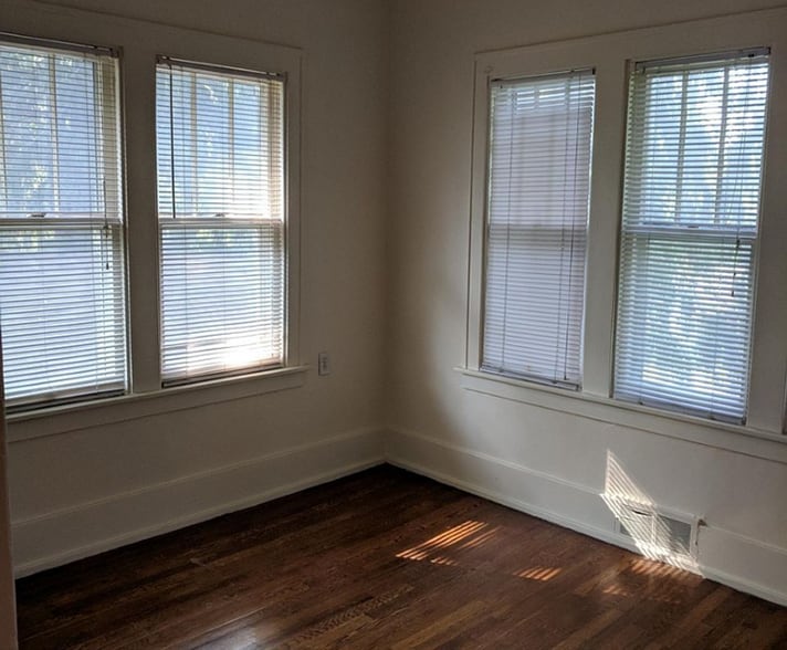 Rear bedroom - 17355 McIntyre St