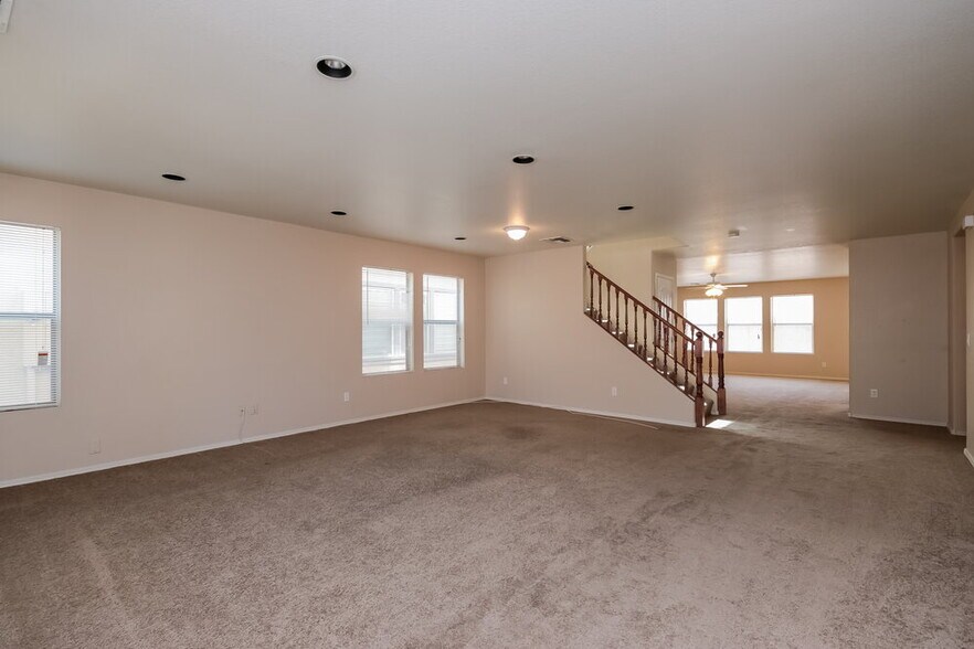 Building Photo - 11215 W Garfield St