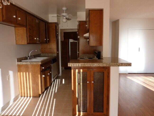 Building Photo - 2055 Rodney Dr
