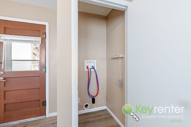 Building Photo - Charming 3-Bedroom Home in Southwest Wichita – Move-In Ready!