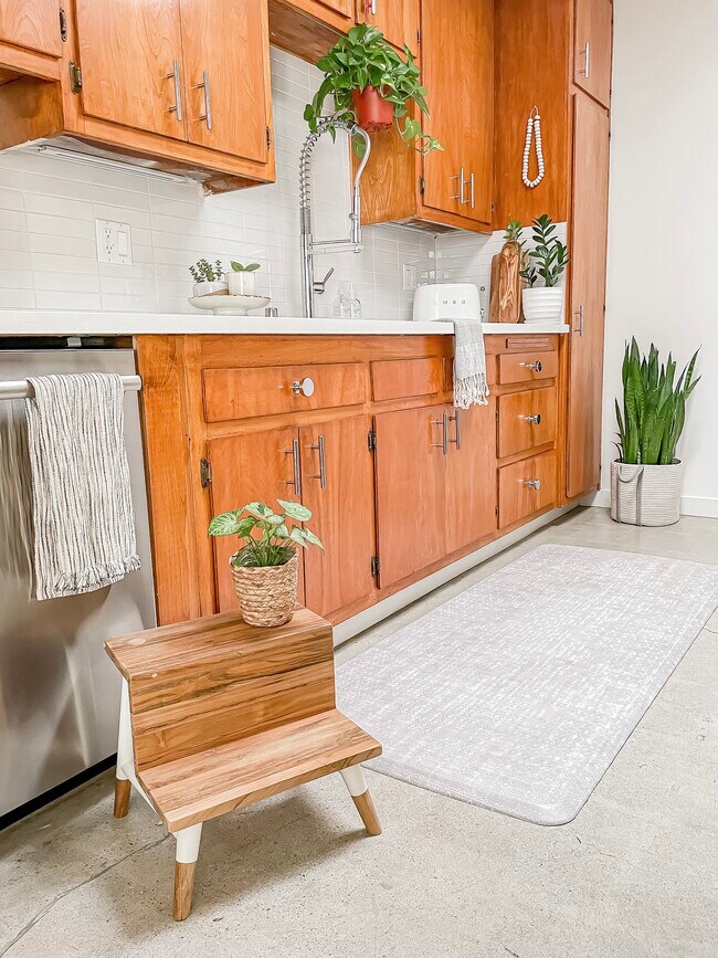 Building Photo - 3809 Floral Dr