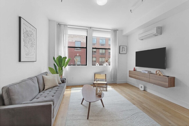 Building Photo - 517 W 45th St