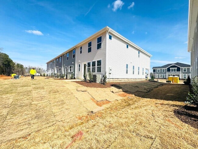 Building Photo - Spacious 3-Bed Townhome with Double Garage - Garner