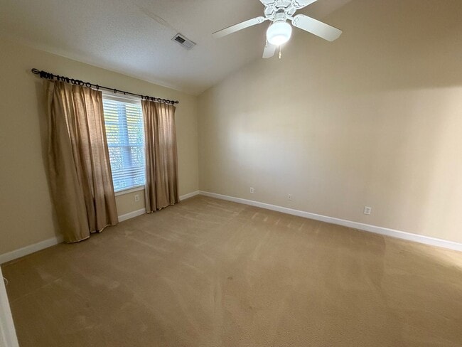 Building Photo - Elon / Townhome