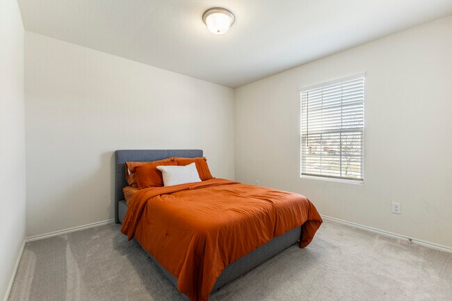 Building Photo - 10112 Falkland Rd