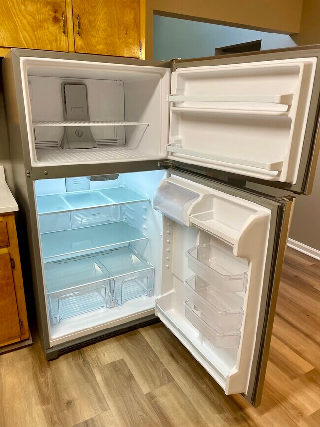 Building Photo - 425 Lexington Heights