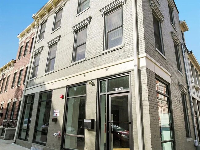Building Photo - 1517 Elm St