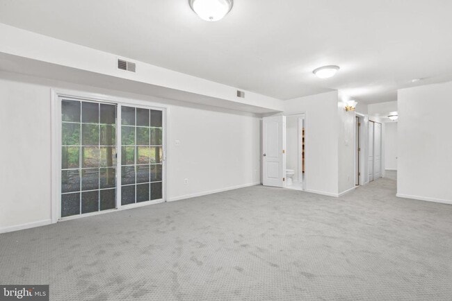 Building Photo - 53 Bloomington Ln