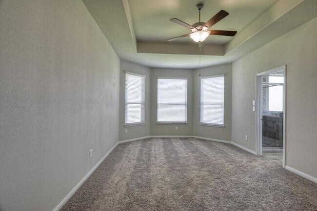 Building Photo - Laurel Glen - 20814 Bradley Gardens Dr, Sp...