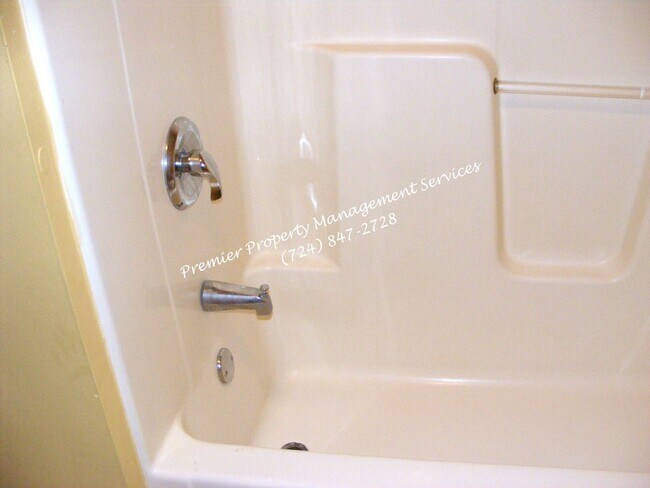 Building Photo - 699 Olive Ln