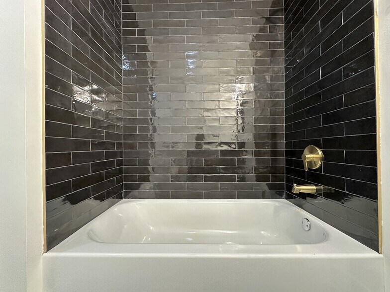 Building Photo - 1324 W Ohio St