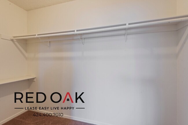 Building Photo - 949 White Knoll Dr