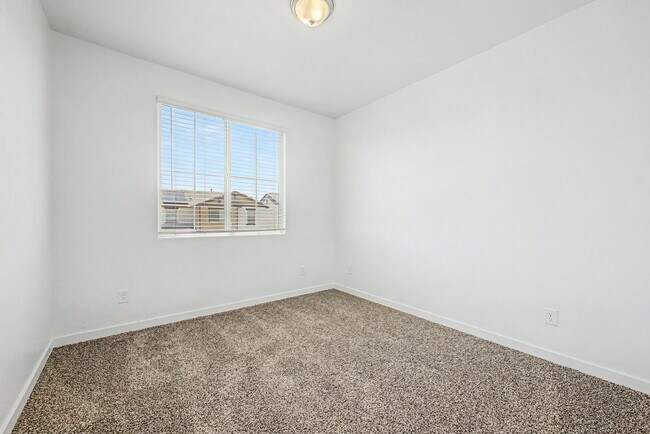 Building Photo - 10984 W Pierce St