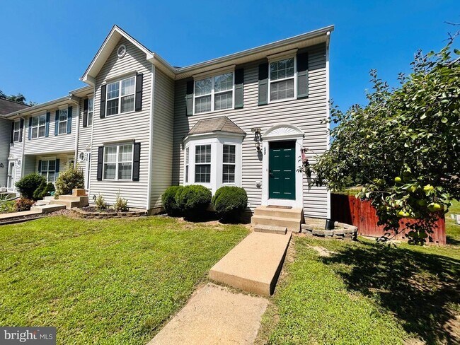 Building Photo - 400 Munsons Hill Ct