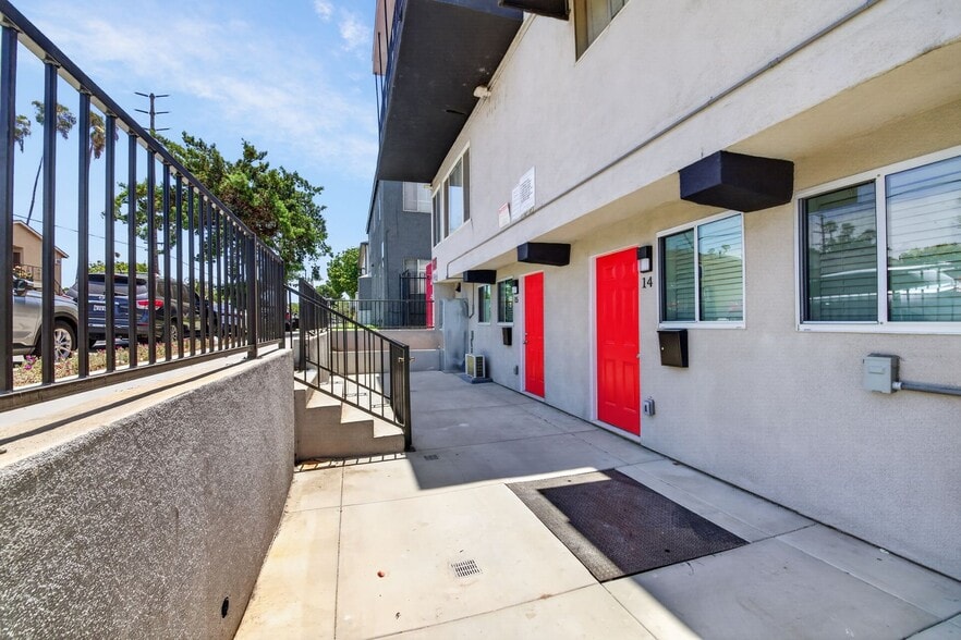 Building Photo - 1121 Daisy Ave