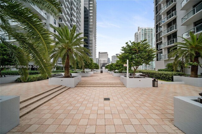 Building Photo - 1060 Brickell Ave