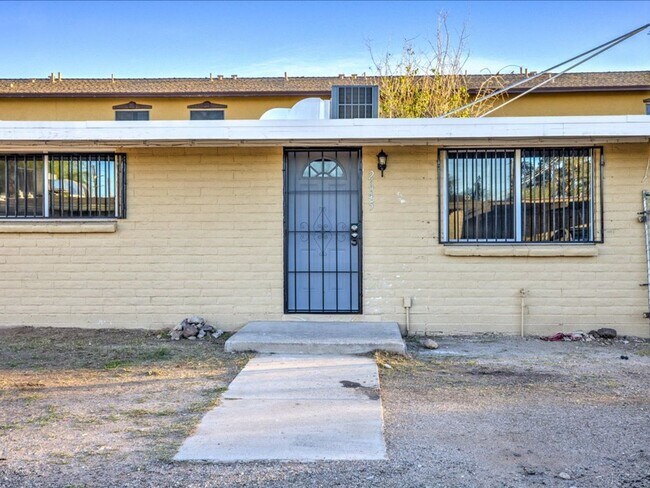 Primary Photo - Fully Remodeled 2 Bedroom Home – Modern Co...