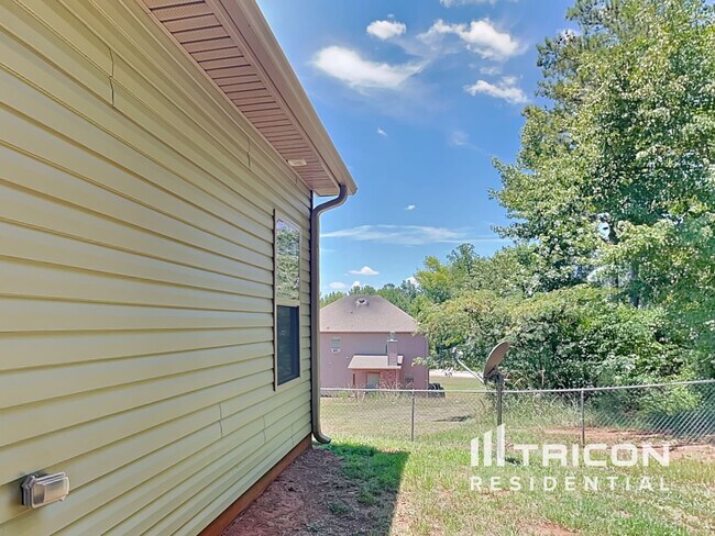 Building Photo - 2317 Silver Maple Cir