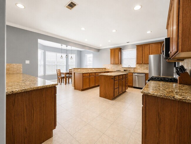 Building Photo - 2409 Deerwood Ct