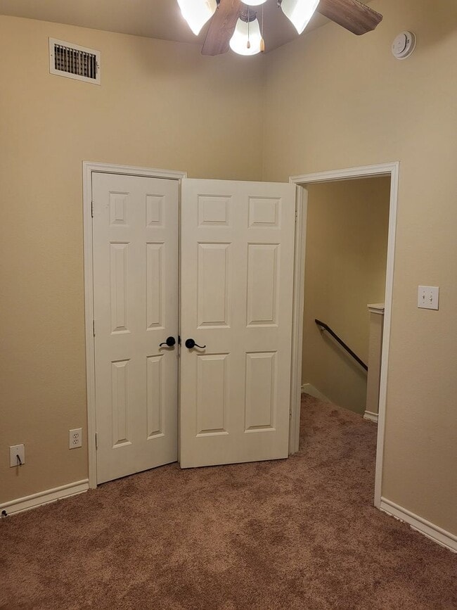 Building Photo - 122 E Nemo St