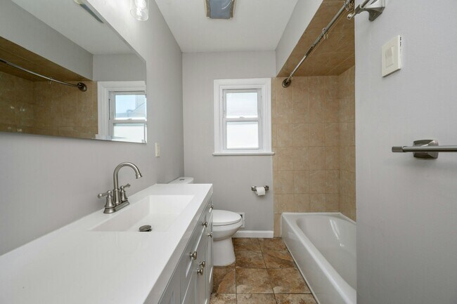 Building Photo - 6 Madison St