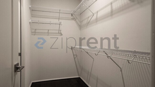 Building Photo - 1346 Calash Ave