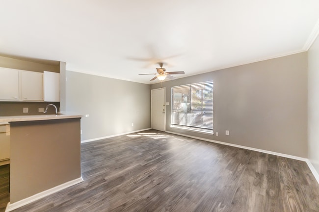 16700 Golf Club Dr, Crosby, TX 77532, USA_20251220 - 018.jpg - Spring Hill Village Apartments