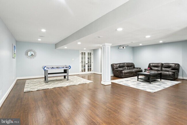 Building Photo - 1035 Thorndale Dr