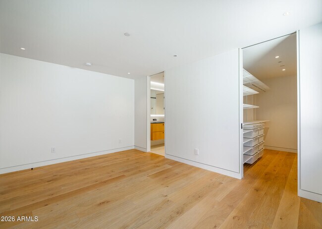 Building Photo - 1740 E Ocotillo Rd