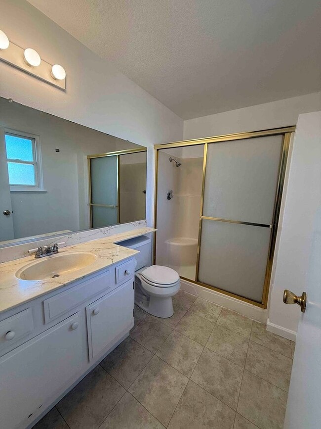 Building Photo - Elk Grove 3 Bed 2 Bath