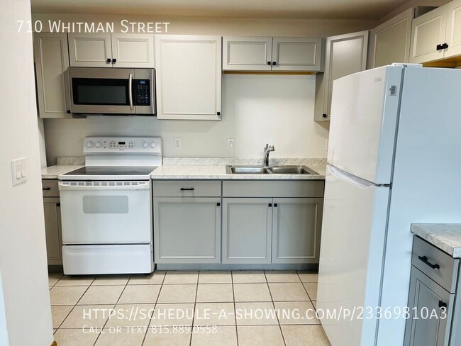 Building Photo - Beautiful newly renovated  2 Bedroom Apt! ...