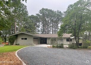 Building Photo - 164 Pine Lake Dr