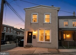 Building Photo - 731 E 4th St